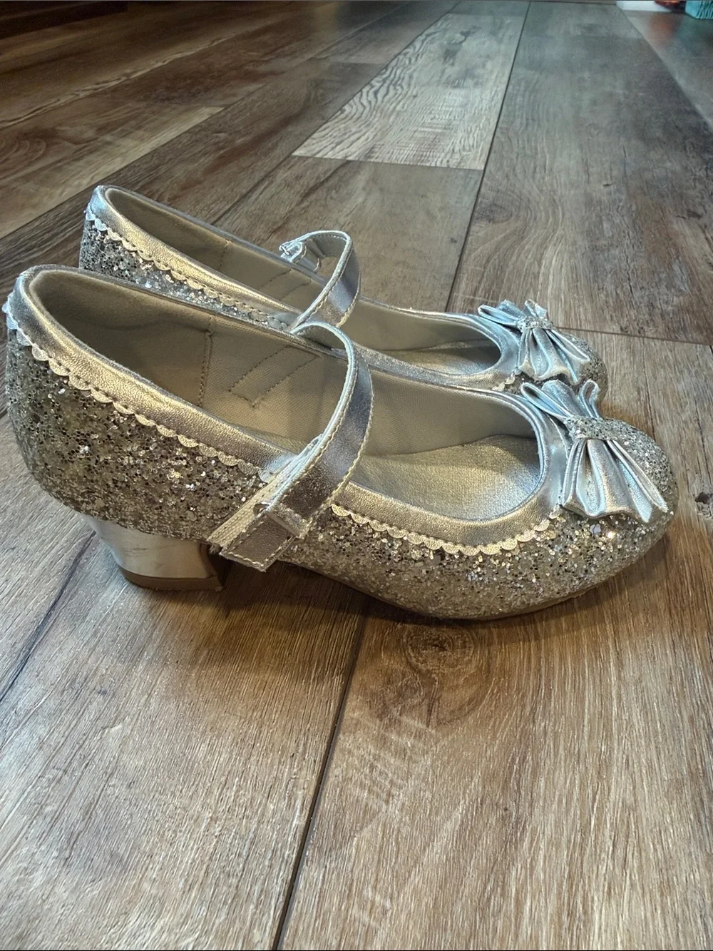 Girls Silver Glitter Mary Jane Dress Shoes with Bow Size 1